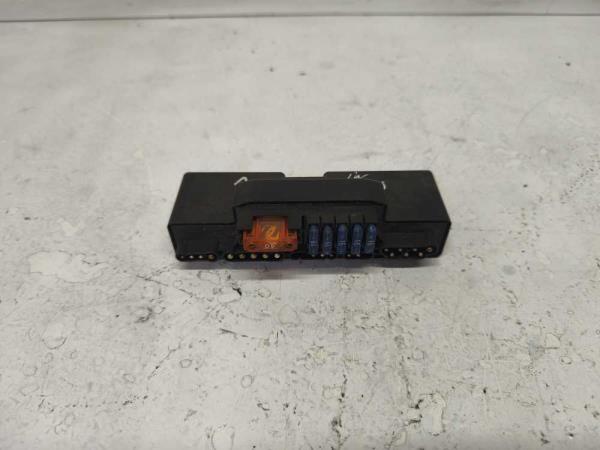 BOITE A FUSIBLE/ RELAIS MERCEDES - Vue 1